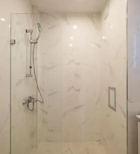 Located 1bdr Peaceful Fast Wi-fi شقة